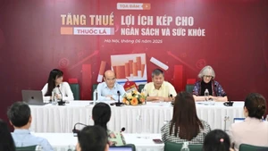 Quang cảnh buổi tọa đàm "Tăng thuế thuốc lá - Lợi ích kép cho ngân sách và sức khỏe".
