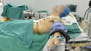 Tư thế nửa nằm nửa ngồi của bệnh nhân trong phòng phẫu thuật.
