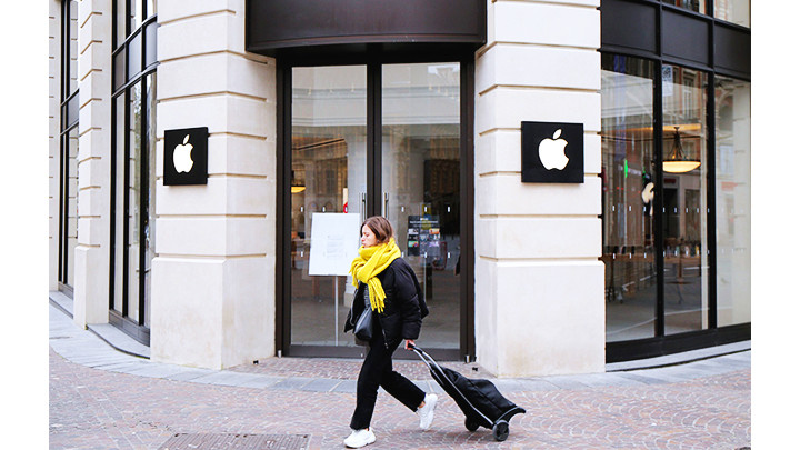 Apple từng vướng nhiều án phạt nặng ở Pháp. Ảnh: CNN