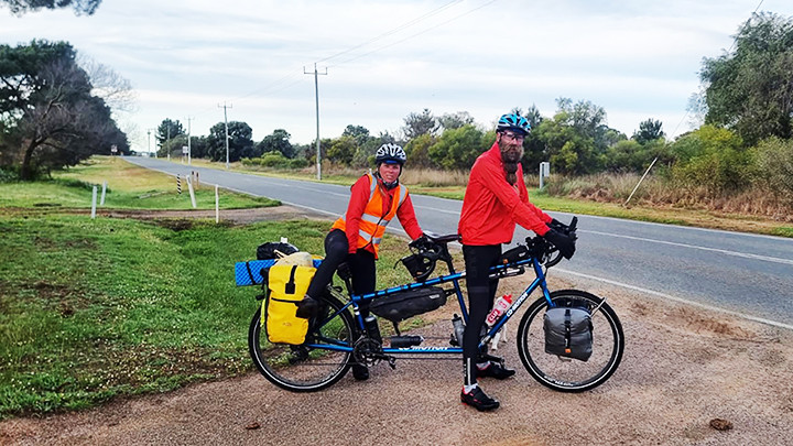 Đạp xe vòng quanh thế giới