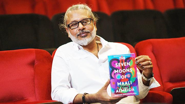 Tác giả Shehan Karunatilaka nhận Giải Booker 2022. Ảnh: TIME