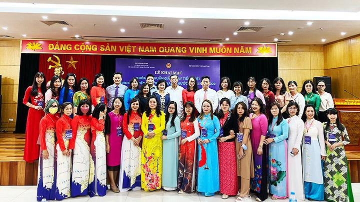 Đại diện các học viên dự khóa tập huấn chụp ảnh lưu niệm.