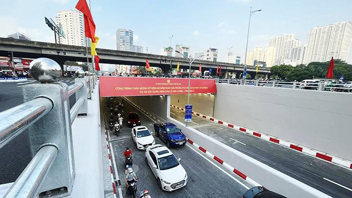 Hầm chui Lê Văn Lương chính thức thông xe