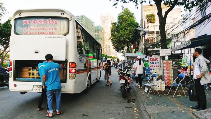 Cần mạnh tay để xử lý tình trạng xe “dù”, bến “cóc”.