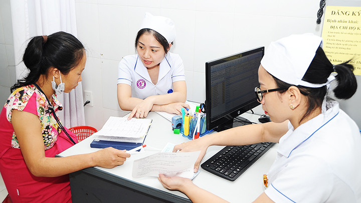 Quyền lợi người tham gia bảo hiểm y tế được bảo đảm hơn khi khám, chữa bệnh. Ảnh: HẢI NAM