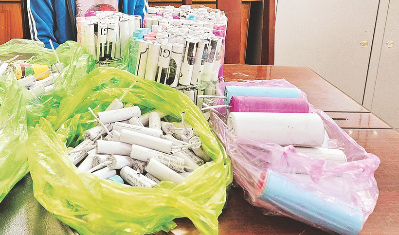 Pháo tự chế bị thu giữ. Ảnh: VĂN BAN