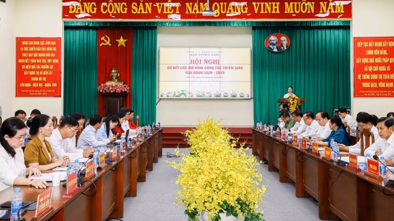 Toàn cảnh hội nghị.