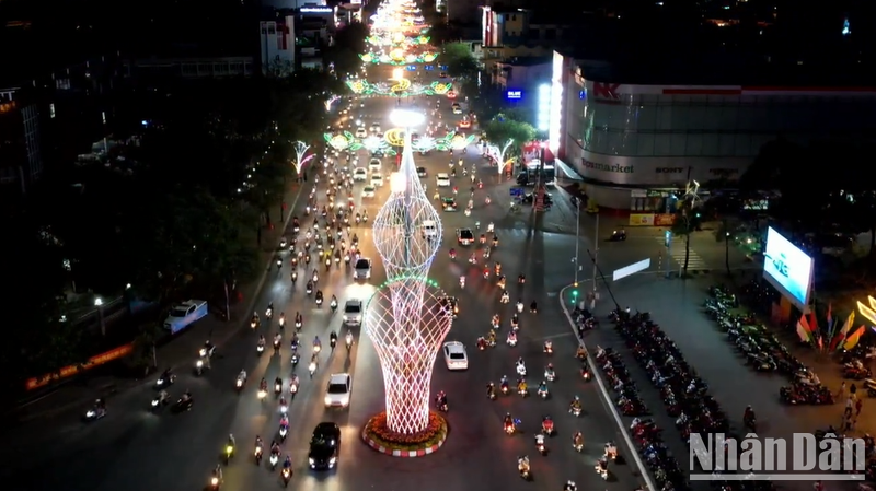 Trung tâm thành phố Cần Thơ về đêm.