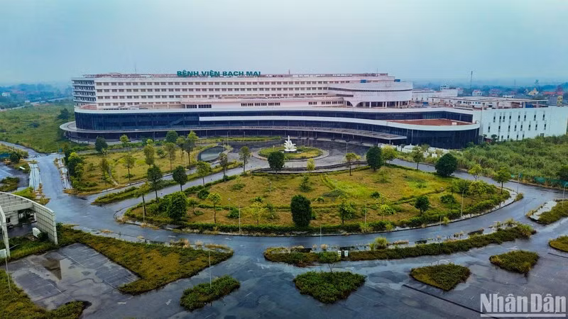 Toàn cảnh Bệnh viện Bạch Mai cơ sở 2 bị bỏ hoang tại Hà Nam. (Ảnh: SƠN BÁCH)