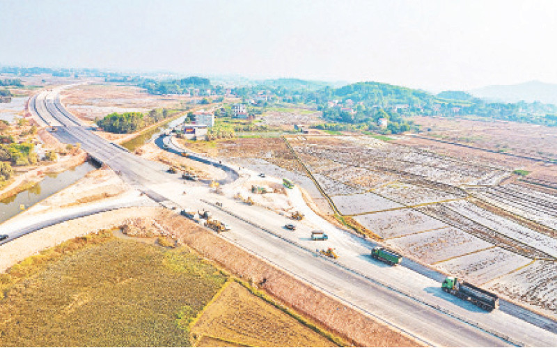 Đường liên kết Thái Nguyên-Bắc Giang-Vĩnh Phúc cơ bản hoàn thành, sẽ đưa vào sử dụng từ quý II/2025, sớm hơn sáu tháng so với tiến độ đề ra. 