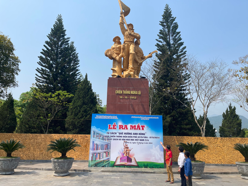 Tượng đài chiến thắng Nghĩa Lộ tại khu di tích Căng và Đồn Nghĩa Lộ. (Ảnh: THANH SƠN)