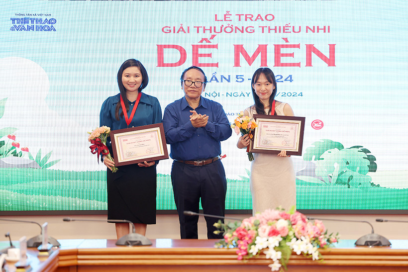Các tác giả được trao giải Dế Mèn năm 2024. (Ảnh: Ban tổ chức)