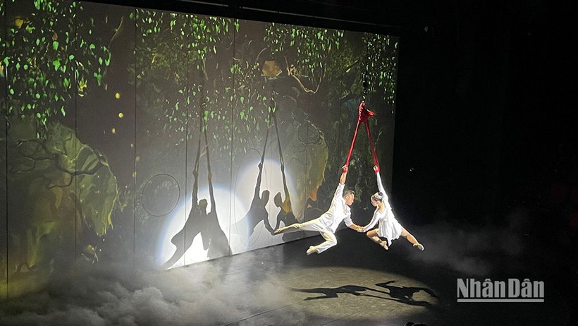 Một tiết mục trình diễn tại Nhà hát.