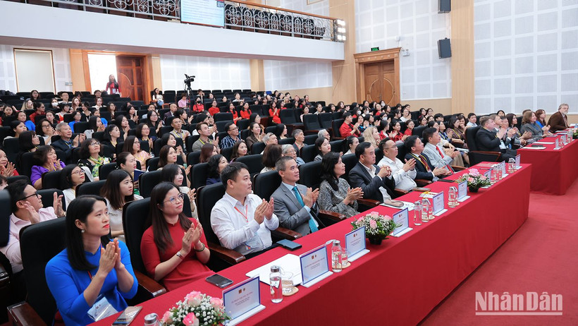 Các đại biểu dự lễ khai mạc Hội thảo.