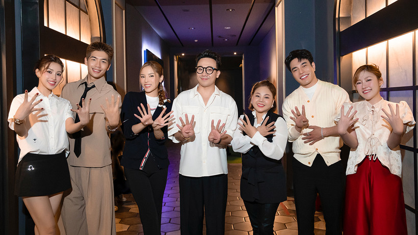 Đoàn làm phim đi cinetour tại các rạp. (Ảnh: Galaxy Studio)