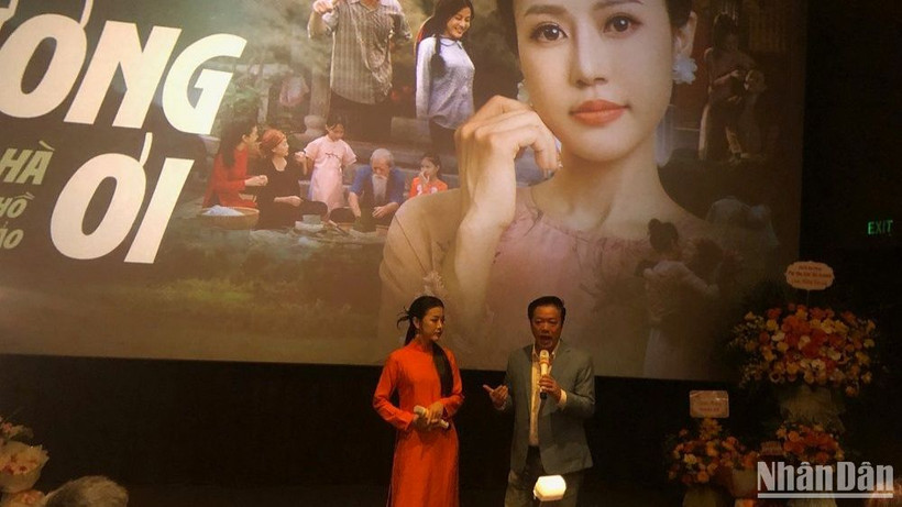 Diệu Hà kể chuyện Tết xưa qua MV “Quê hương ơi”