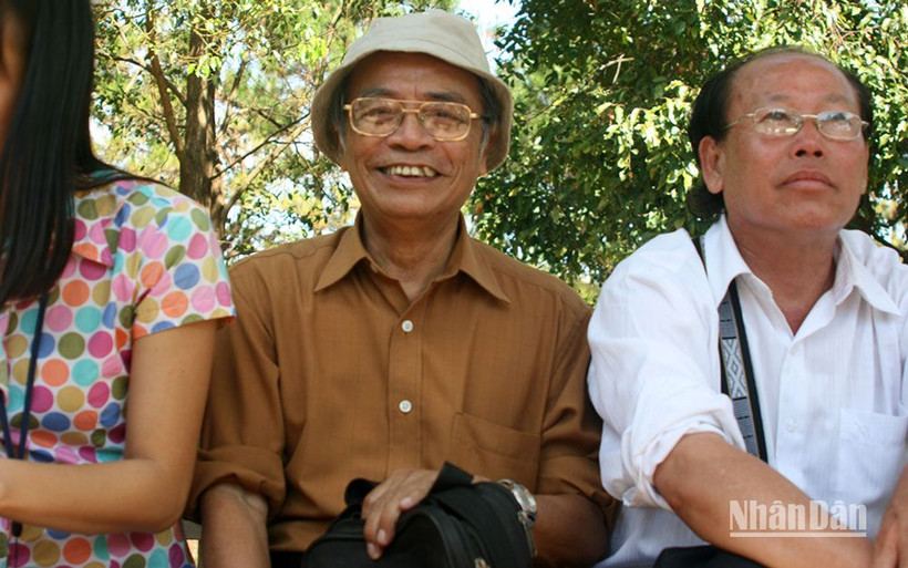 Giáo sư Tô Ngọc Thanh tại Liên hoan cồng chiêng Tây Nguyên, Gia Lai năm 2017.