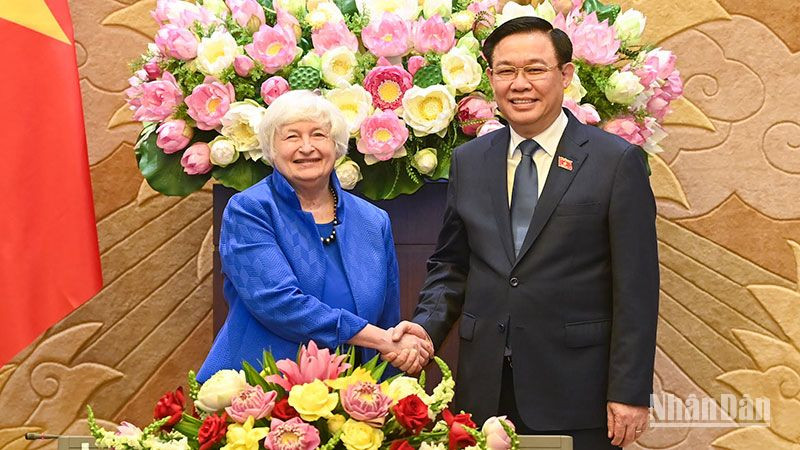 Chủ tịch Quốc hội Vương Đình Huệ và Bộ trưởng Tài chính Hoa Kỳ Janet Yellen tại buổi tiếp. (Ảnh: DUY LINH)