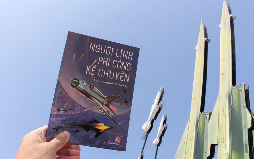 Cuốn "Người lính phi công kể chuyện". (Ảnh: Nhà xuất bản Kim Đồng)
