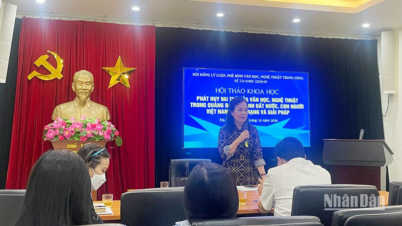 Tiến sĩ Ngô Phương Lan phát biểu tại hội thảo.