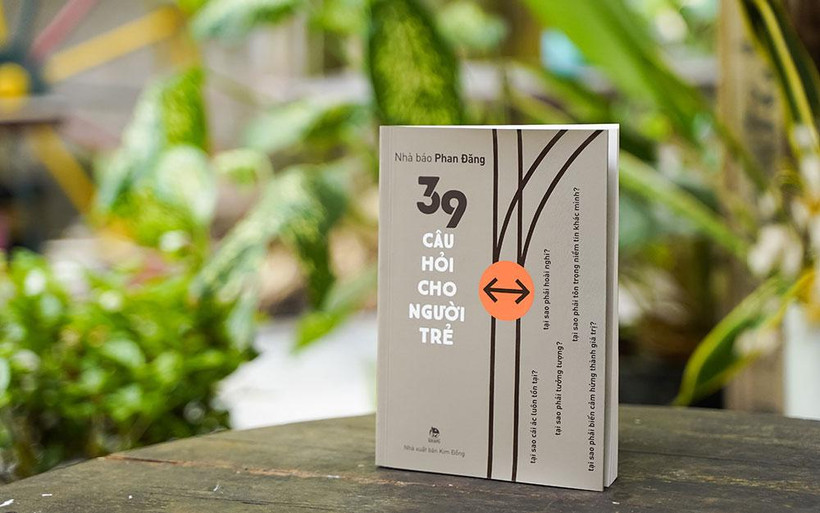 Cuốn “39 cuộc đối thoại cho người trẻ”. (Ảnh: Nhà xuất bản Kim Đồng)