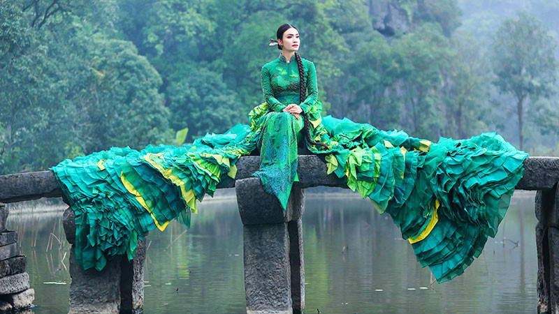 NSƯT Phạm Phương Thảo trong MV. (Ảnh: VŨ TOÀN - BÌNH QUÁCH)