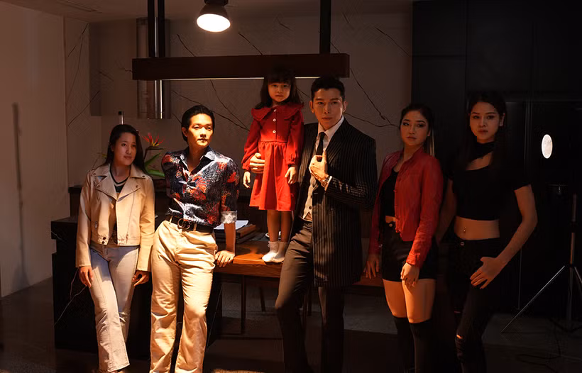 Các diễn viên phim “Chạm vào ong vò vẽ”. (Ảnh: Nhà sản xuất cung cấp)