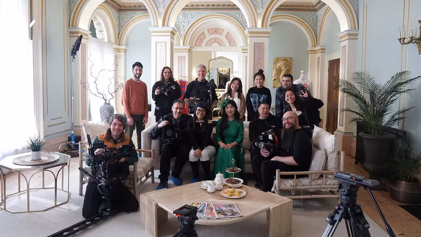 Hậu trường cảnh quay tại Anh. (Ảnh: NVCC)