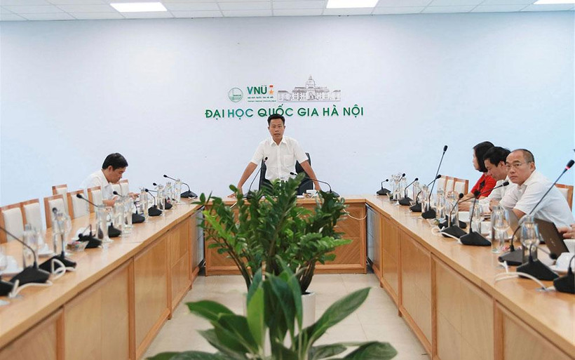Giám đốc Đại học Quốc gia Hà Nội Lê Quân chủ trì Hội thảo.