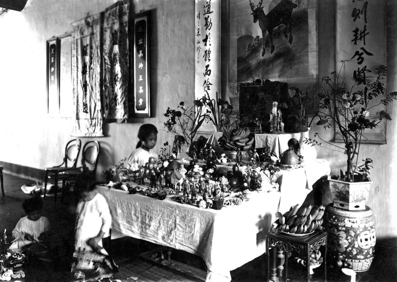 Mâm ngũ quả của một gia đình khá giả ở Hà Nội. (Ảnh trong bộ sưu tập của nhà sử học Dương Trung Quốc)