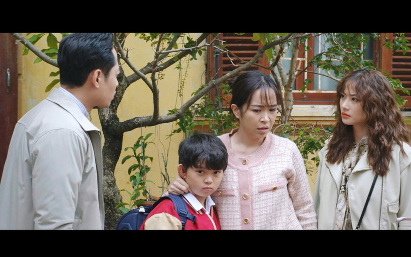 Cảnh trong phim "Dưới bóng cây hạnh phúc". (Ảnh: VFC cung cấp)