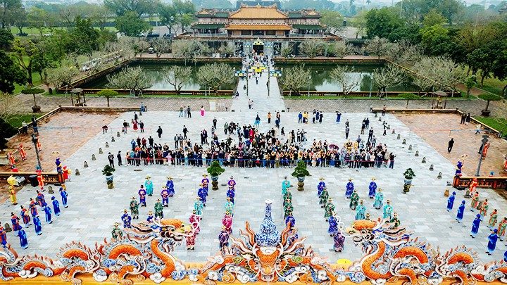 Tái hiện Lễ thiết triều Nguyên đán. (Ảnh: MINH AN)