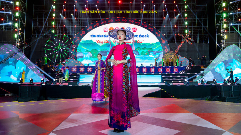 Một thiết kế trong bộ sưu tập Thổ cẩm các dân tộc thiểu số. (Ảnh: Nhà thiết kế cung cấp)