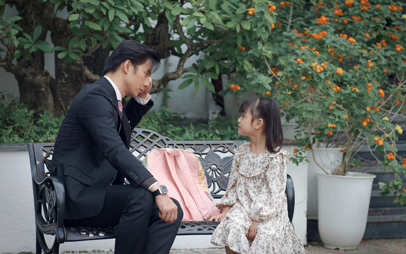 Nhan Phúc Vinh và bạn diễn nhí An Nhiên trong phim "Đừng làm mẹ cáu". (Ảnh: VFC)