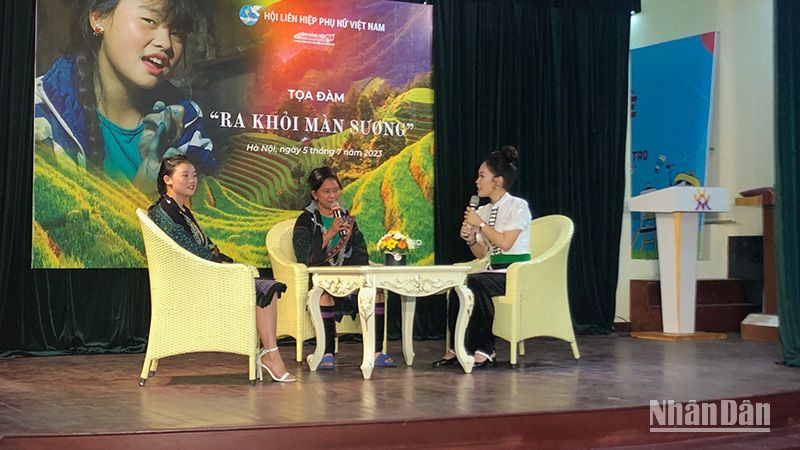 Má Thị Di và mẹ Châu Thị Say chia sẻ tại tọa đàm.