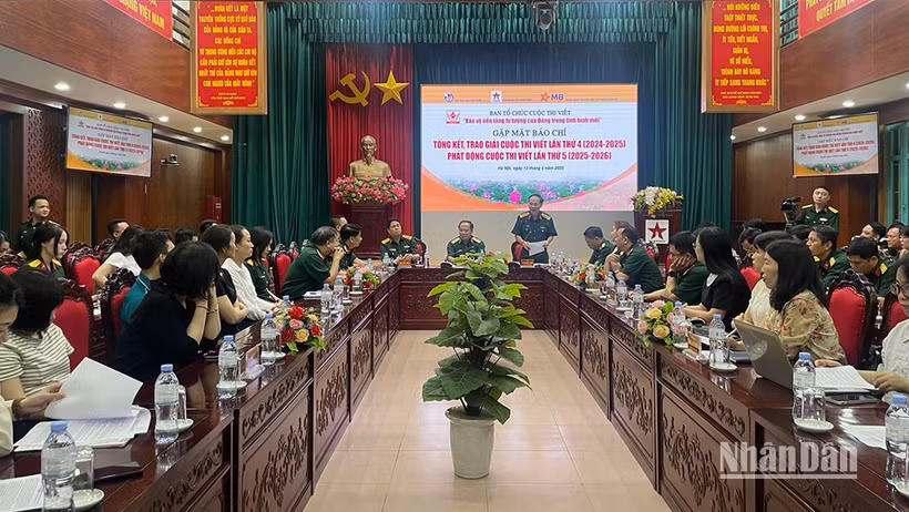 Công bố Lễ trao giải Cuộc thi viết “Bảo vệ nền tảng tư tưởng của Đảng trong tình hình mới” lần thứ 4 và Phát động Cuộc thi viết lần thứ 5.