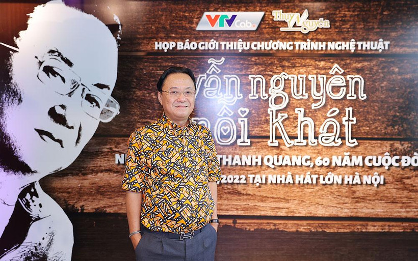 Nhà thơ Hồng Thanh Quang trong buổi họp báo về chương trình nghệ thuật. (Ảnh: Ban tổ chức chương trình cung cấp)
