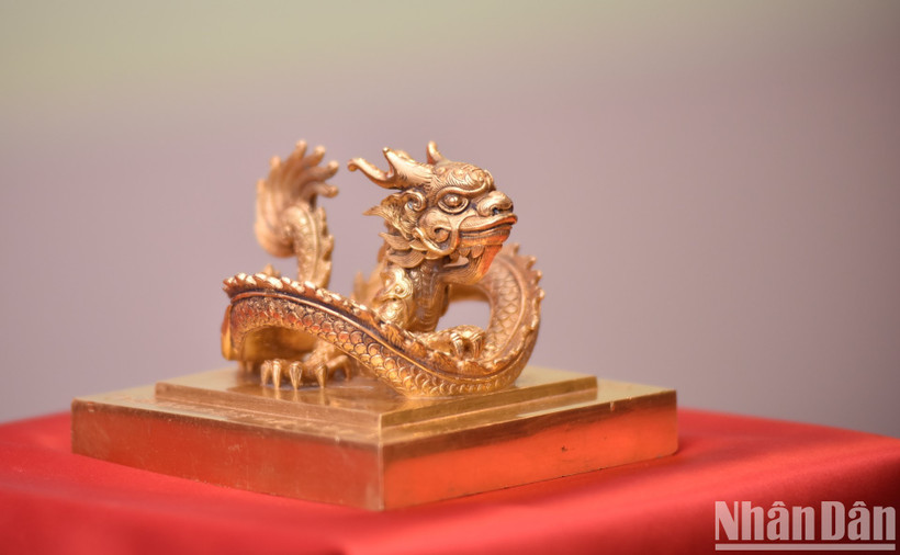 Ấn vàng Hoàng đế chi bảo, một trong số 33 bảo vật quốc gia vừa được công nhận. (Ảnh: MINH DUY)
