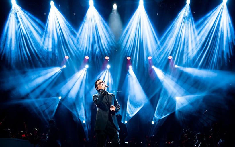 Mars Anh Tú trở lại trong đêm mini concert "The Ballad". (Ảnh: KIẾNG CẬN)