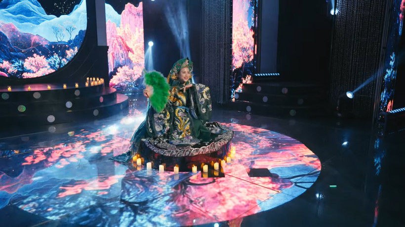 Màn trình diễn đầy màu sắc trong MV "Mộng Thường Ngàn".