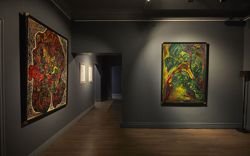 Những bức tranh của CAT trong triển lãm “MetaReverse - Tái sinh”. (Ảnh: Ban tổ chức cung cấp)