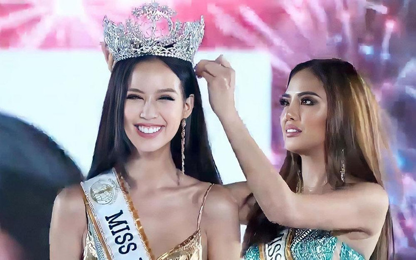 Lê Nguyễn Bảo Ngọc nhận vương miện Hoa hậu Liên lục địa 2022. (Ảnh Miss Intercontinental 2022)