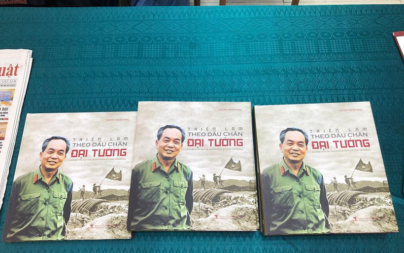 Sách thơ "Theo dấu chân Đại tướng".