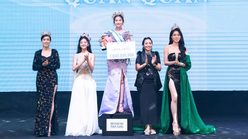 Yến Trang đăng quang Quán quân cuộc thi. (Ảnh: Ban tổ chức)