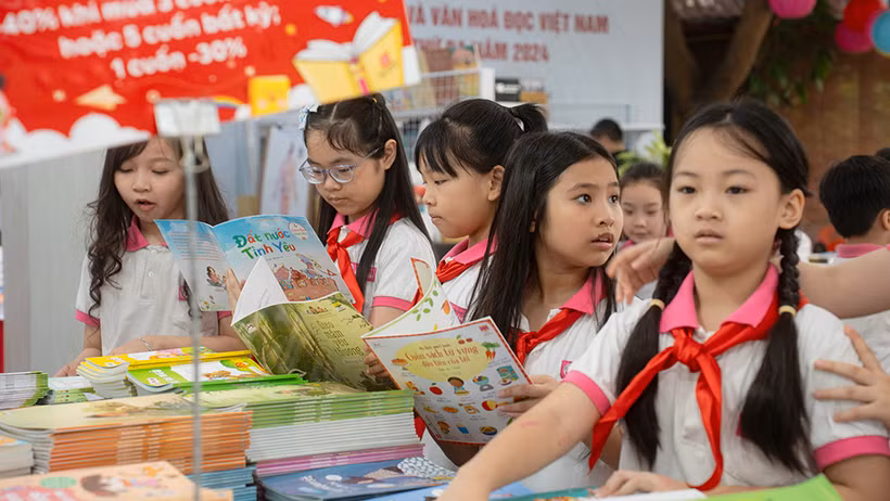 Hội sách góp phần giúp các em nhỏ rèn luyện thói quen đọc sách. (Ảnh: Đinh Tị Books)