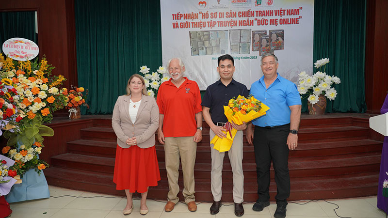 Tác giả Đặng Vương Hạnh tại buổi ra mắt sách. (Ảnh: Ban tổ chức)