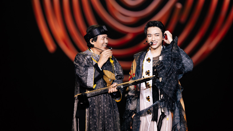 Hai cha con Soobin và NSND Huỳnh Tú.