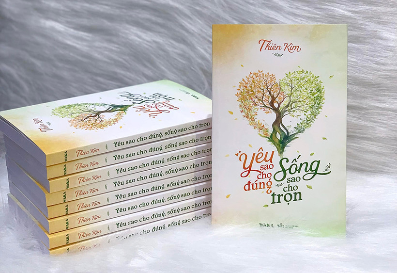 Cuốn “Yêu sao cho đúng, sống sao cho trọn” của tác giả Thiên Kim. (Ảnh: Waka)