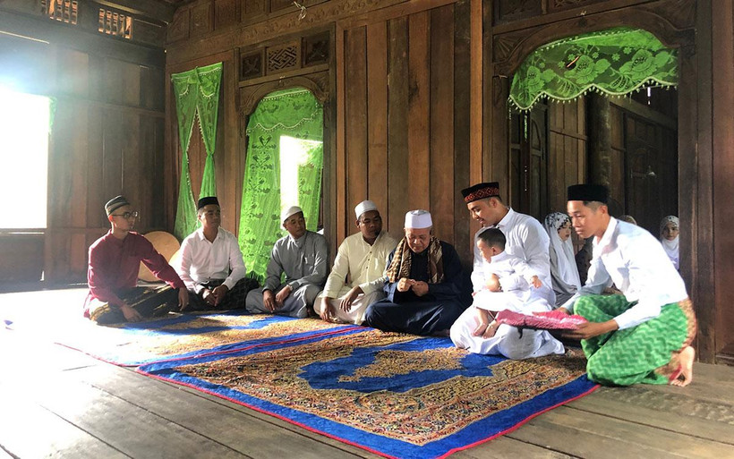 Nghi lễ cắt tóc và đặt tên cho trẻ của người Chăm Islam.