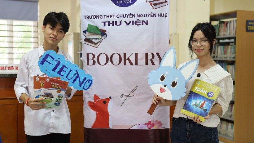 Hơn 600 quyển sách giáo khoa dành tặng các em nhỏ vùng cao
